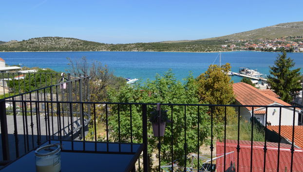 Apartamento de 2 quartos em Sibenik com jardim - Foto 2