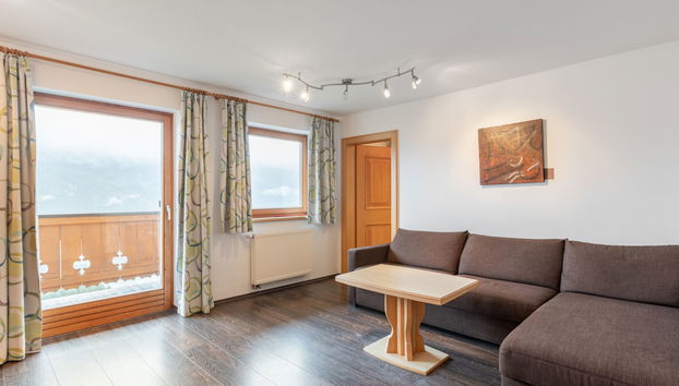 4 bedroom Apartment in Bramberg am Wildkogel with garden and terrace - Photo 2