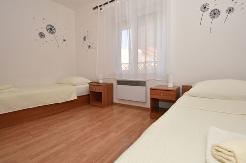 Foto 13 - Apartamento de 2 quartos em Zadar com jardim e terraço