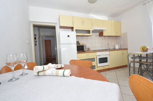 Foto 6 - Apartamento de 2 quartos em Zadar com jardim e terraço