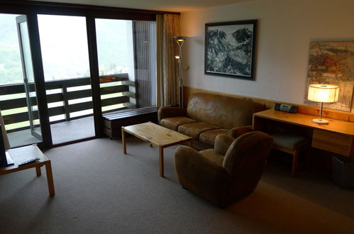 Foto 6 - Appartamento con 3 camere da letto a Disentis/Mustér con piscina e vista sulle montagne