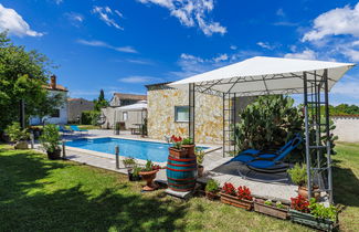 Foto 1 - Haus mit 2 Schlafzimmern in Marčana mit schwimmbad und garten