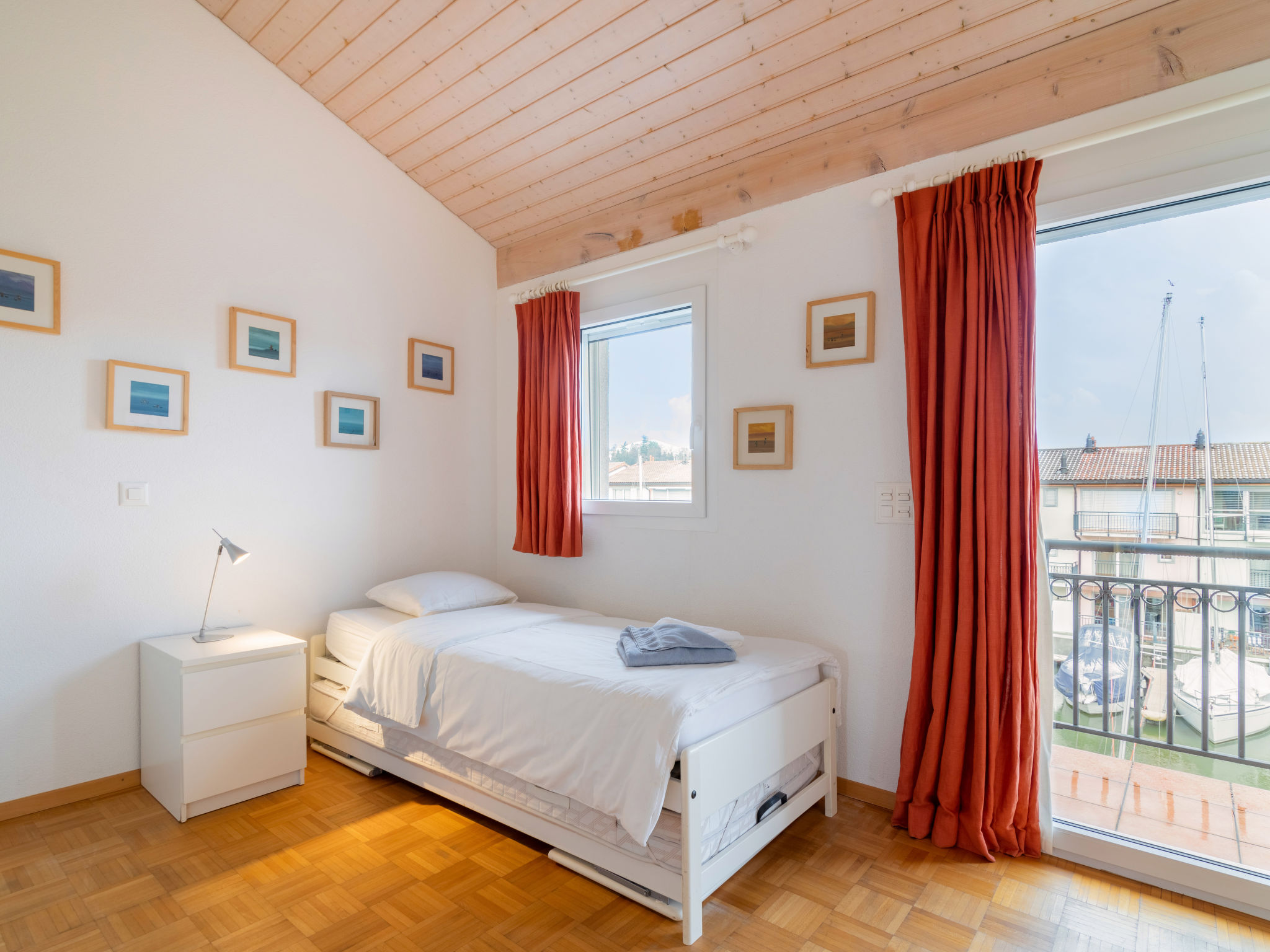 Foto 11 - Apartment mit 4 Schlafzimmern in Port-Valais mit blick auf die berge