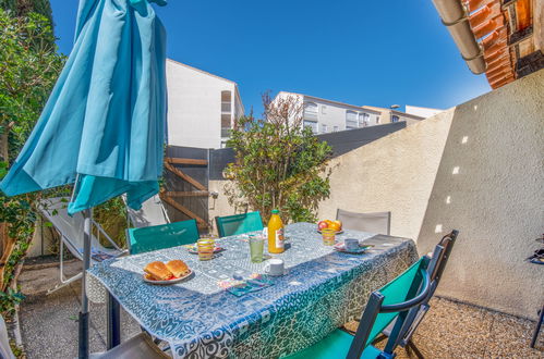 Photo 4 - Maison de 1 chambre à Le Grau-du-Roi avec terrasse et vues à la mer