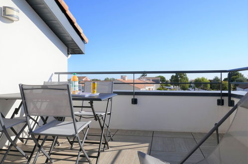 Photo 12 - 2 bedroom Apartment in Saint-Gilles-Croix-de-Vie with swimming pool and sea view