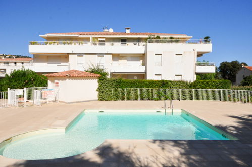 Photo 16 - 3 bedroom Apartment in Cavalaire-sur-Mer with swimming pool and terrace