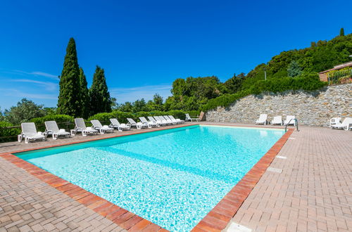 Foto 45 - Apartment mit 1 Schlafzimmer in Riparbella mit schwimmbad und garten