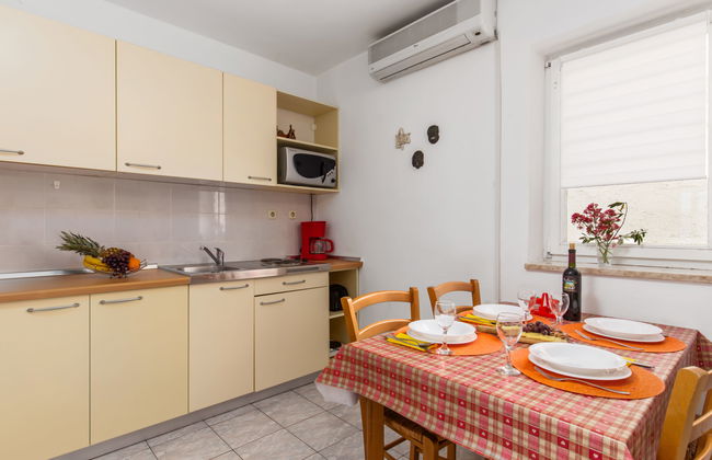 Apartamento de 2 quartos em Senj com piscina e jardim - Foto 13