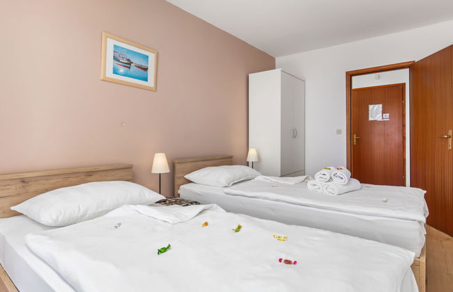 Apartamento de 2 quartos em Senj com piscina e jardim - Foto 19