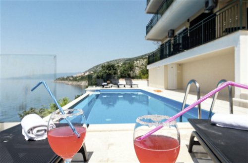 Foto 17 - Appartamento a Senj con piscina e vista mare