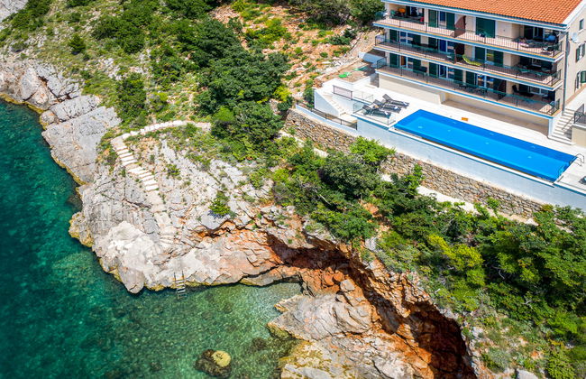 Apartamento de 2 quartos em Senj com piscina e jardim - Foto 4