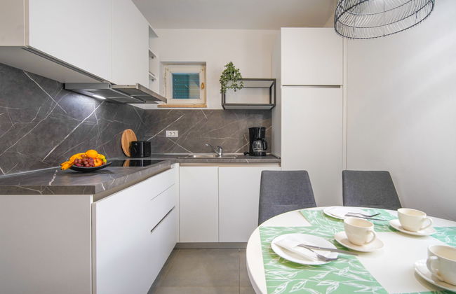 2 bedroom Apartment in Senj with swimming pool and garden - Photo 8