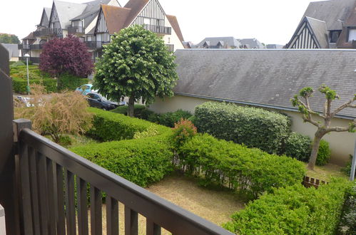 Foto 13 - Appartamento con 1 camera da letto a Cabourg con vista mare