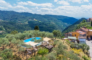 Foto 1 - Casa de 4 quartos em Pescia com piscina privada e jardim