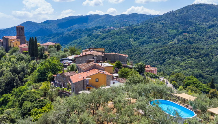 Photo 1 - Appartement de 2 chambres à Pescia avec piscine et jardin