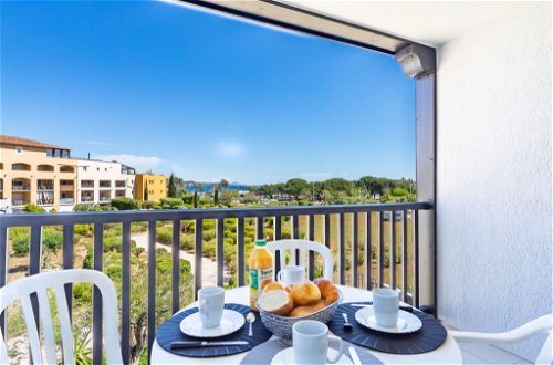 Photo 2 - 1 bedroom Apartment in Cogolin with swimming pool and sea view