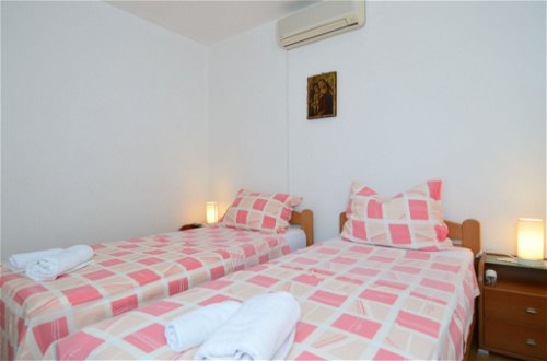 Foto 12 - Appartamento con 2 camere da letto a Omiš con terrazza e vista mare