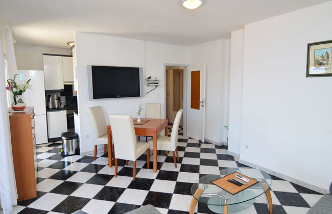 Apartamento de 3 quartos em Omiš com jardim e terraço - Foto 19