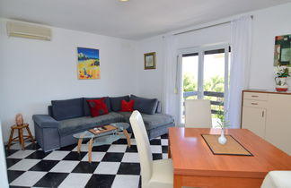 Foto 2 - Apartamento de 2 quartos em Omiš com jardim e terraço