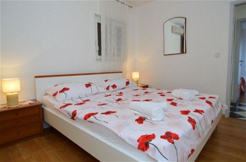 Foto 18 - Appartamento con 2 camere da letto a Omiš con terrazza e vista mare