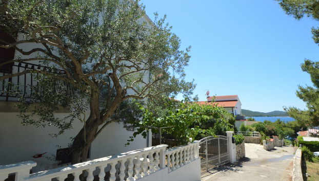 Apartment mit 2 Schlafzimmern in Sibenik mit garten und terrasse - Foto 2