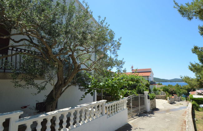 Apartment mit 2 Schlafzimmern in Sibenik mit garten und terrasse - Foto 2