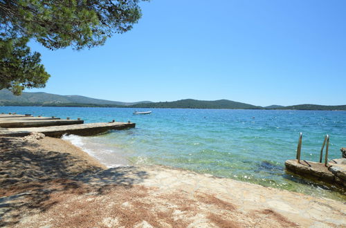 Foto 19 - Apartamento de 2 habitaciones en Sibenik con jardín y terraza