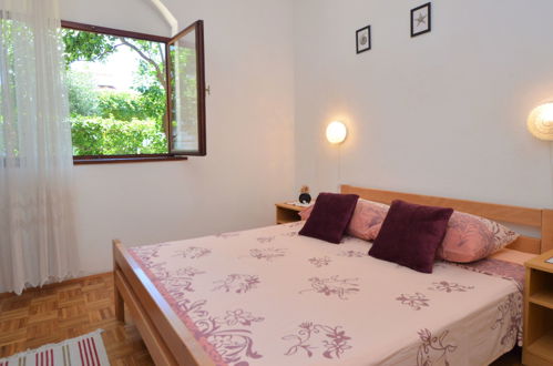 Foto 4 - Apartment mit 2 Schlafzimmern in Sibenik mit terrasse und blick aufs meer