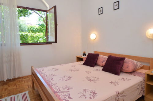 Foto 4 - Apartamento de 2 quartos em Sibenik com jardim e terraço