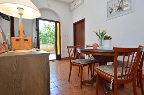 Photo 16 - 2 bedroom Apartment in Sibenik with garden and terrace