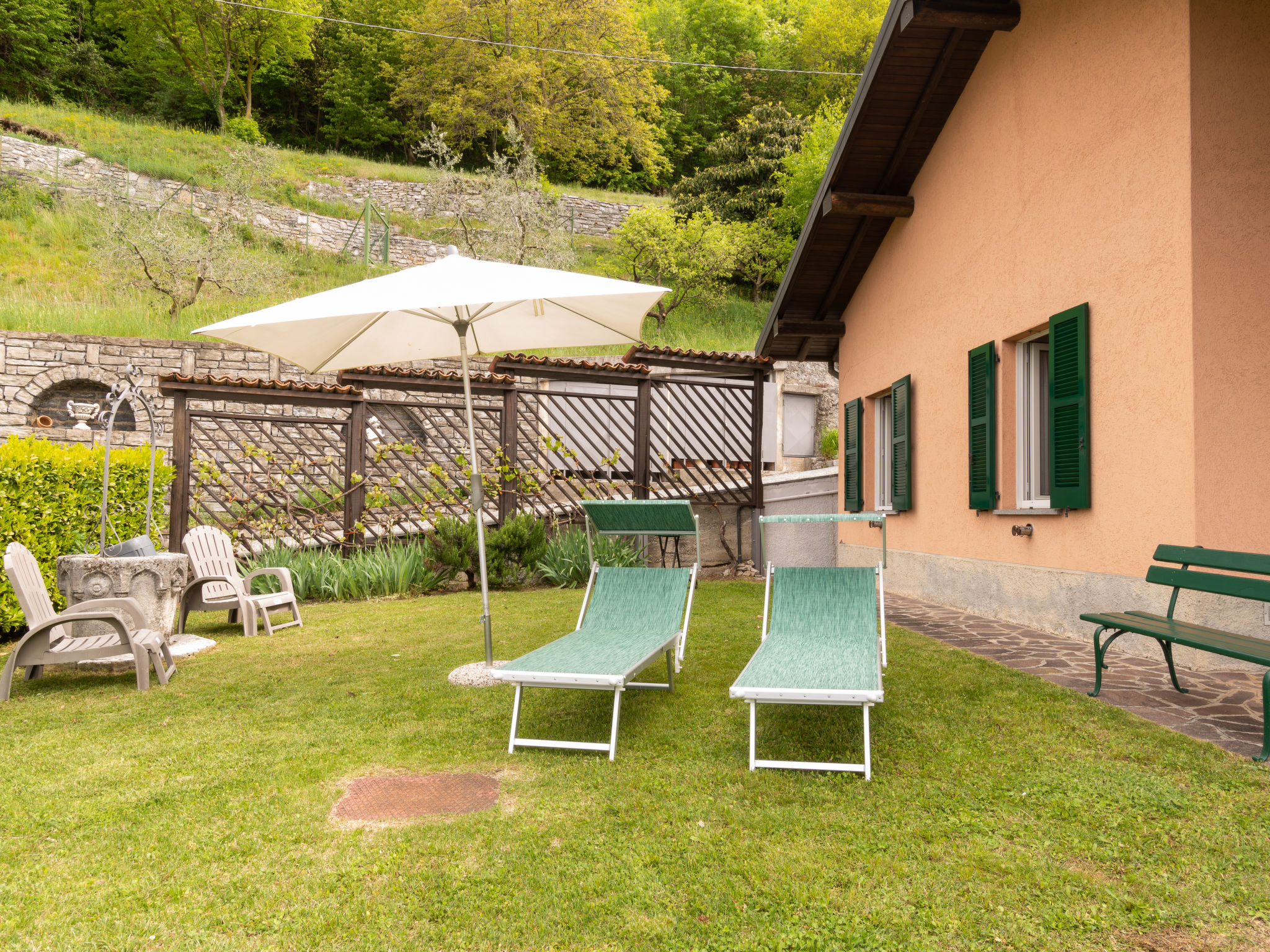 Photo 2 - Maison de 2 chambres à Perledo avec jardin et terrasse