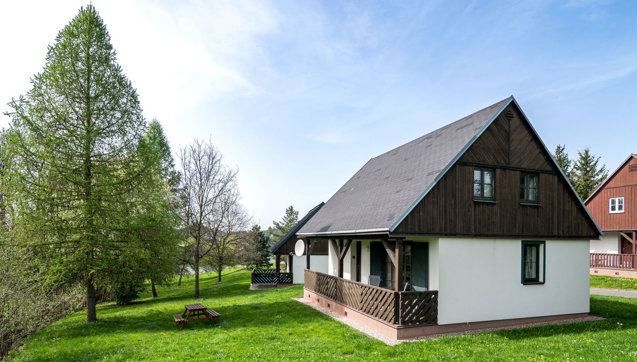Maison de 3 chambres à Černý Důl avec piscine et jardin - Photo 1