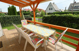 Photo 2 - Maison de 4 chambres à Balatonmáriafürdő avec jardin et terrasse