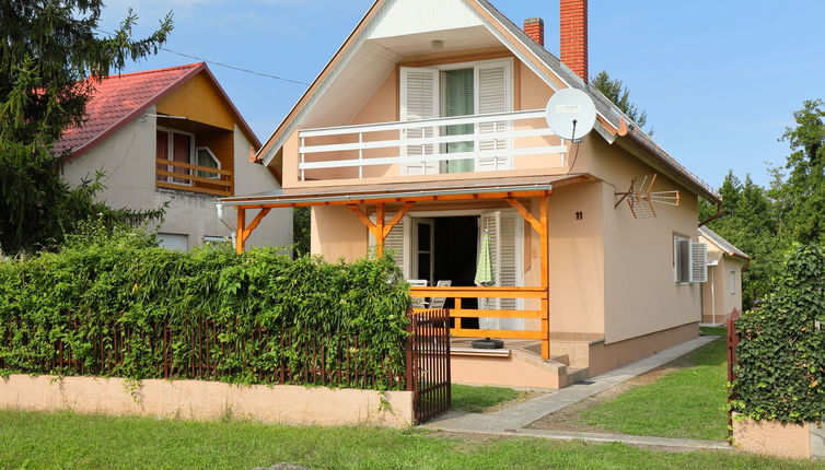 Foto 1 - Casa de 4 habitaciones en Balatonmáriafürdő con jardín y terraza