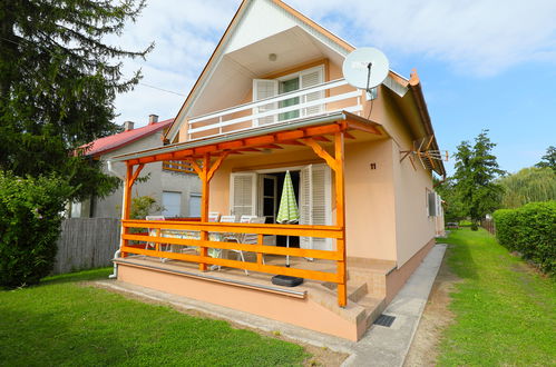 Foto 19 - Casa con 4 camere da letto a Balatonmáriafürdő con giardino e terrazza