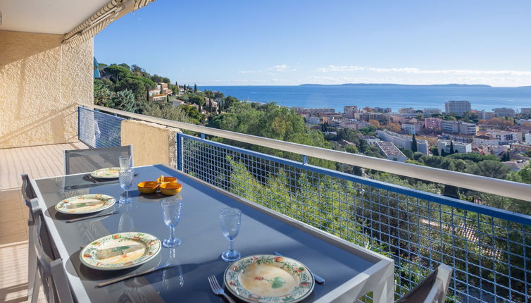 Photo 1 - 2 bedroom Apartment in Le Lavandou with garden and sea view