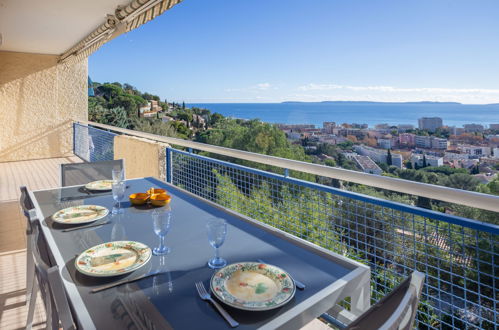 Photo 1 - Appartement de 2 chambres à Le Lavandou avec jardin et vues à la mer