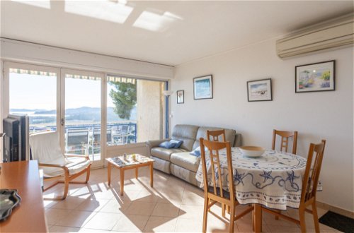 Foto 4 - Apartamento de 2 habitaciones en Le Lavandou con jardín y vistas al mar