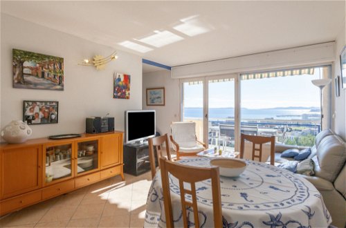Photo 3 - Appartement de 2 chambres à Le Lavandou avec jardin et vues à la mer