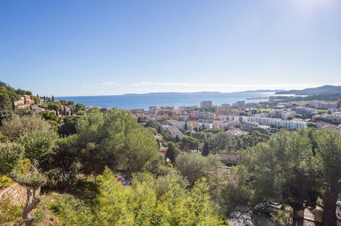 Photo 2 - Appartement de 2 chambres à Le Lavandou avec jardin et vues à la mer