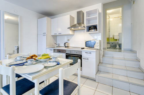 Photo 9 - Appartement de 2 chambres à Omišalj avec jardin et terrasse
