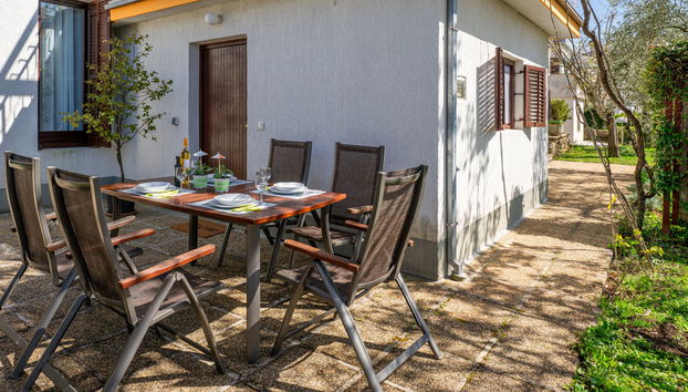 Apartment mit 3 Schlafzimmern in Omišalj mit garten und terrasse - Foto 2
