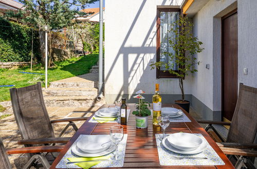Photo 15 - Appartement de 2 chambres à Omišalj avec jardin et terrasse
