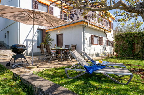 Photo 14 - Appartement de 2 chambres à Omišalj avec jardin et terrasse