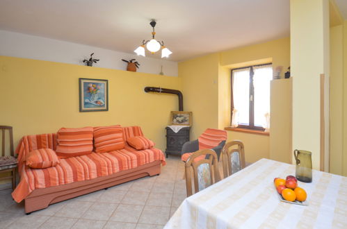 Photo 10 - 2 bedroom House in Ližnjan with private pool and sea view