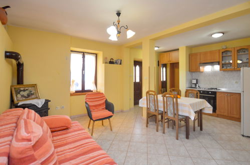 Photo 12 - 2 bedroom House in Ližnjan with private pool and sea view
