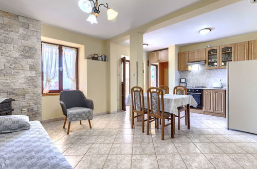 Foto 12 - Casa con 2 camere da letto a Ližnjan con piscina privata e giardino