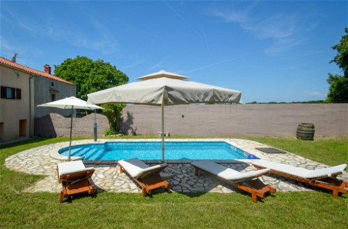 Foto 20 - Casa con 2 camere da letto a Ližnjan con piscina privata e vista mare
