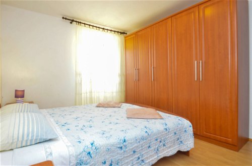Foto 16 - Casa con 2 camere da letto a Ližnjan con piscina privata e vista mare