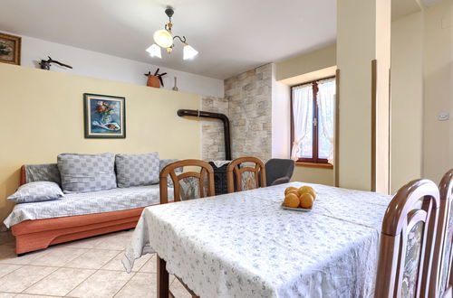 Foto 15 - Casa con 2 camere da letto a Ližnjan con piscina privata e giardino